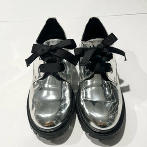 Aldo Silver Metallic Lace Up Oxford Deluca size 6.5 woman’s grunchy holiday look